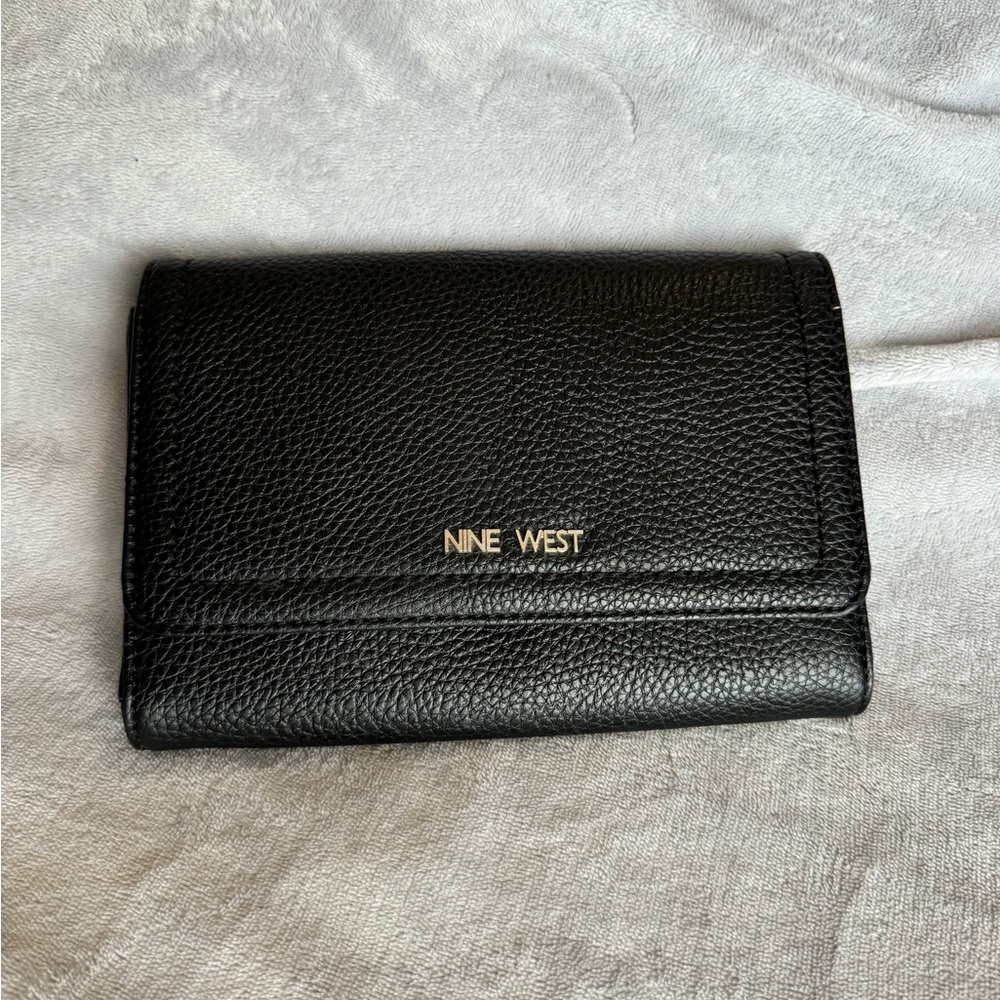Nine West pebbled leather wallet/clutch